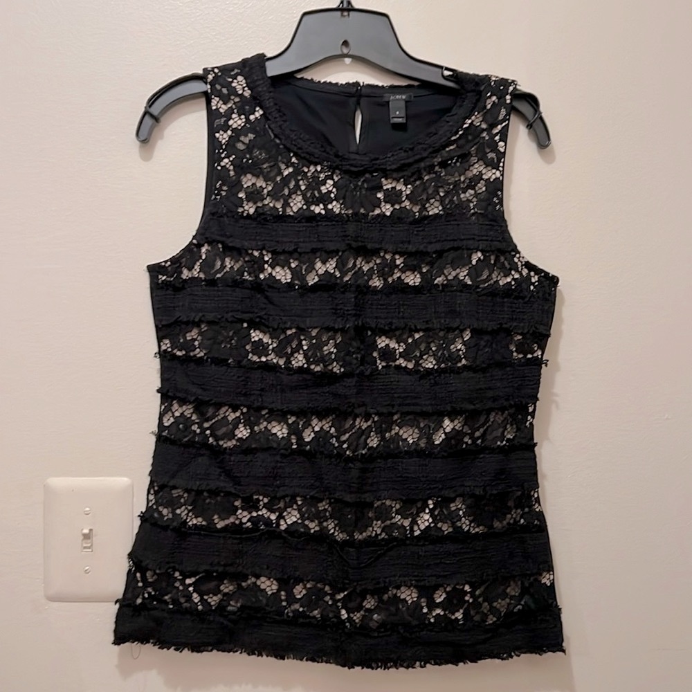 J CREW - SIZE SMALL BLACK & TAN RUFFLE LACE LINED SLEEVELESS TOP EUC